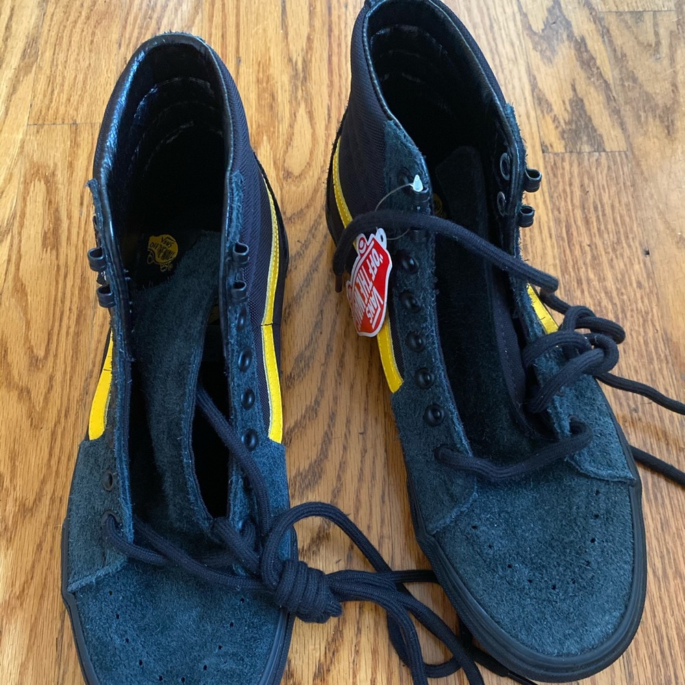 NEW Vans High Top Sneaker - Picture 2 of 4